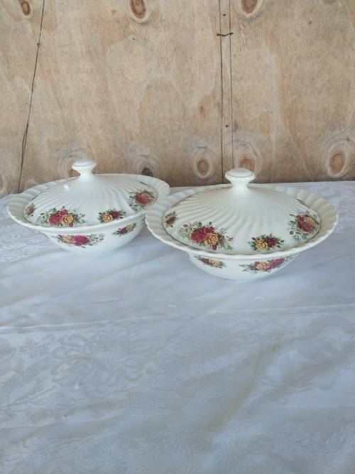 A pair of Ashley veggie procelain dishes