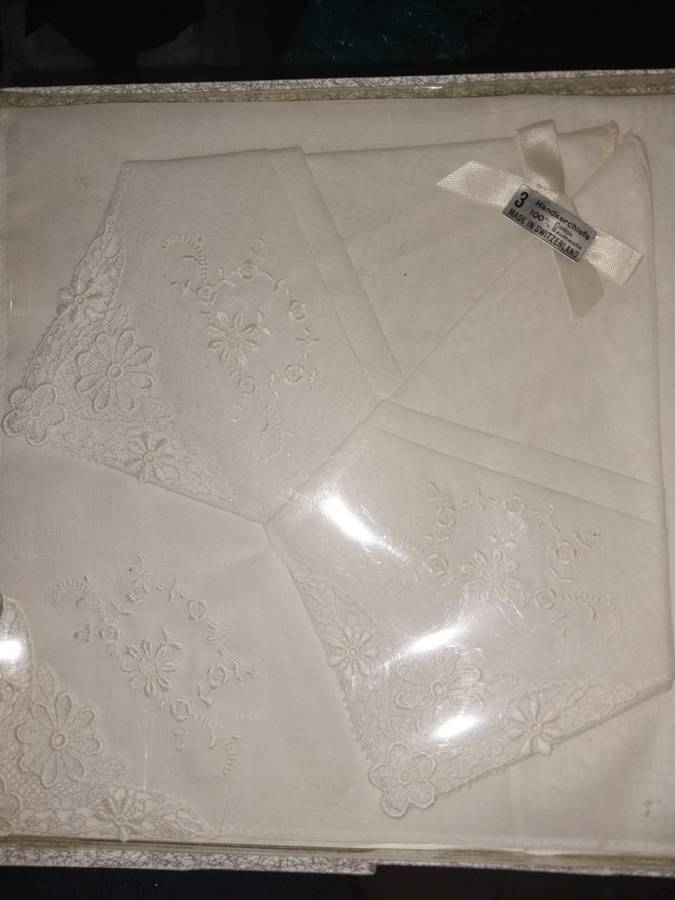 Boxed vintage ladies hankies