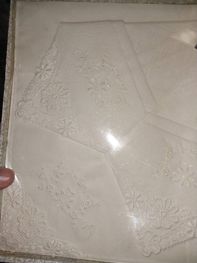 Boxed vintage ladies hankies