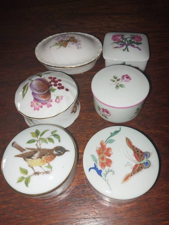 Six assorted small procelain trinket boxes
