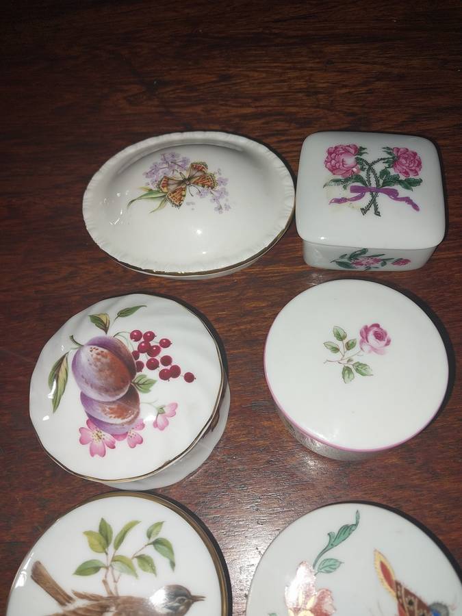 Six assorted small procelain trinket boxes