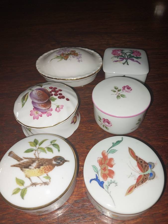 Six assorted small procelain trinket boxes
