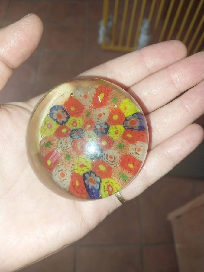 Pretty round glass paper weight
