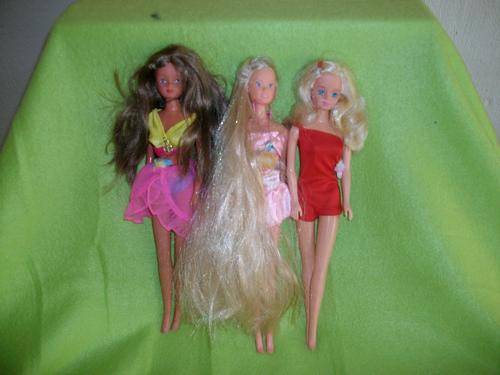 A lot of three barbie dolls