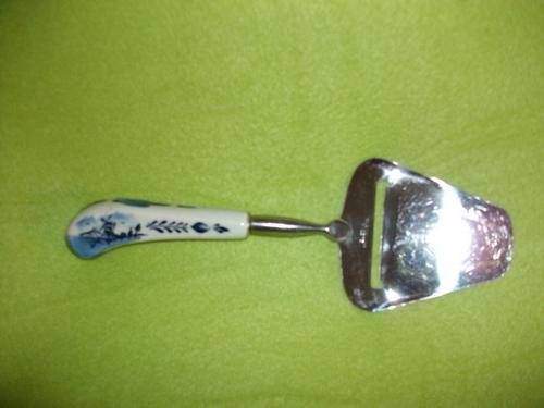 porcelain blue and white handle cheese slicer