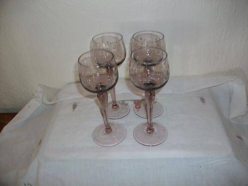 Very nice set of four wine glasses