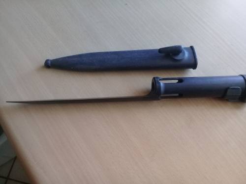 R1 Bayonet with early Border War markings