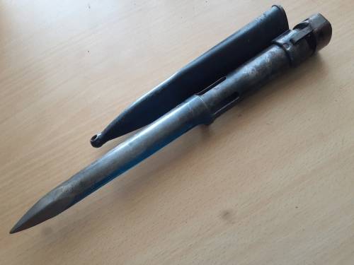 R1 Bayonet (apple corer,) No 143033, UM