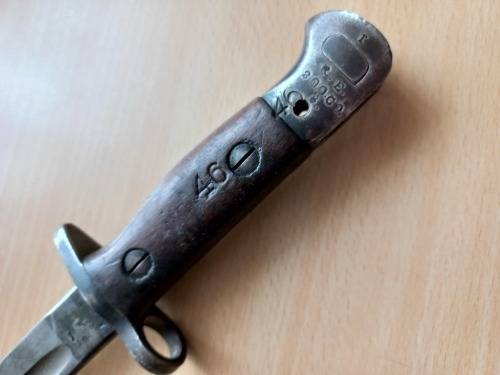 1907 Lee Enfield Wilkinson Bayonet, scabbard painted for N Africa, Mangrovite 41 on scabbard