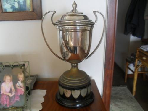 (sept25) A HUGE VINTAGE EMESS EPNS FLOATING TROPHY -incl lid knobby 41cm high, 25cm across base 17cm