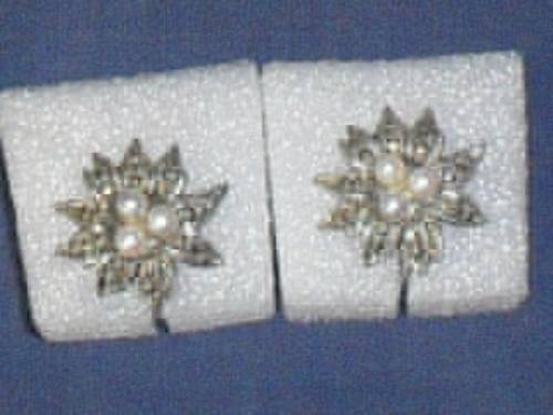 O(no12)STUNNING PR OF S /SILVER (835) MARCASITE FLOWER SCREW ON EARINGS WITH  3x (FAUX?) PEARL BEADS