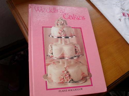 WEDDING CAKES - Elaine  Macgregor 1988 Publ. Merehurst Press London.
