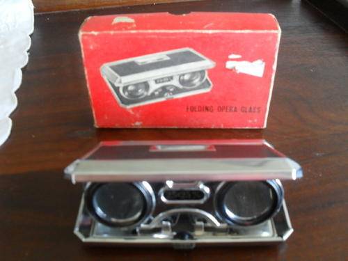 A PAIR OF VINTAGE OPERA GLASSES