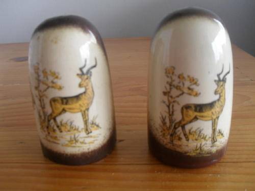 (mar5)a VINTAGE CERAMIC SOUVENIR KRUGER PARK SALT AND PEPPER SHAKER