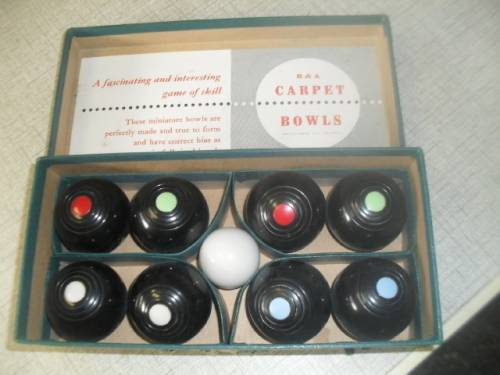 (dc) VINTAGE BOXED INDOOR CARPET BOWLS