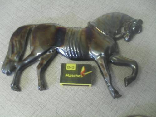 A cast iron like/bronze wall plaque of a horse - 27 x 18cm