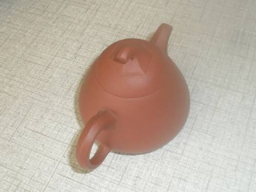 (srRrr)   A GORGEOUS MINATURE CHINESE CLAY TEA POT -marked 8cm high wdt pt cir 21cm