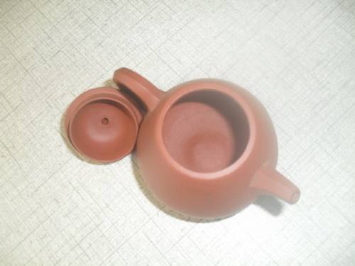 (srRrr)   A GORGEOUS MINATURE CHINESE CLAY TEA POT -marked 8cm high wdt pt cir 21cm