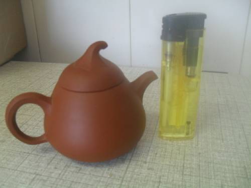 (srRrr)   A GORGEOUS MINATURE CHINESE CLAY TEA POT -marked 8cm high wdt pt cir 21cm