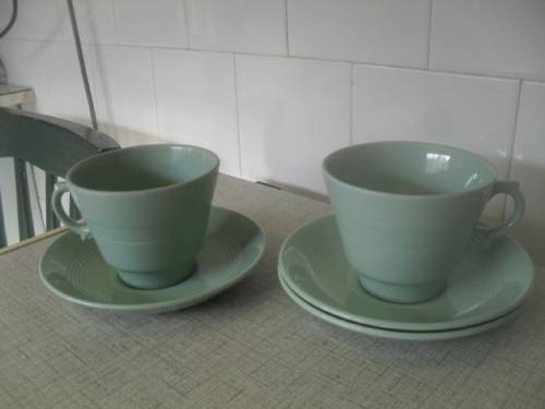 (OR)  2x GORGEOUS `JADE GREEN` CERAMIC WOODS made in ENGLAND BREAKFAST TEA CUP DUO`S - saucer 16cm