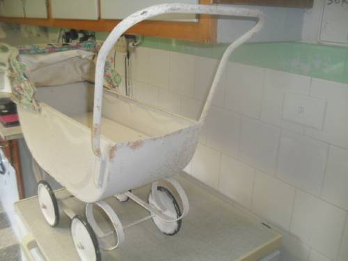 (dr) GORGEOUS ANTIQUE WELL PLAYED WITH METAL CHILDS DOLL PRAM