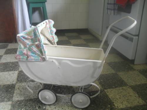 (dr) GORGEOUS ANTIQUE WELL PLAYED WITH METAL CHILDS DOLL PRAM