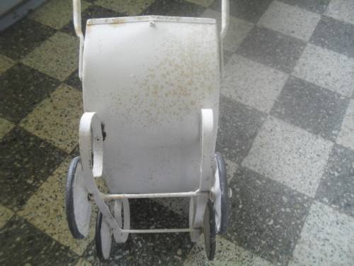 (dr) GORGEOUS ANTIQUE WELL PLAYED WITH METAL CHILDS DOLL PRAM