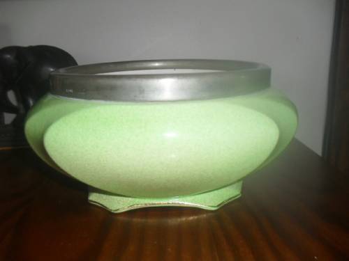 *# A VINTAGE LIMEGREEN ROYAL WINTON GRIMWADES FRUIT BOWL - METAL RIM