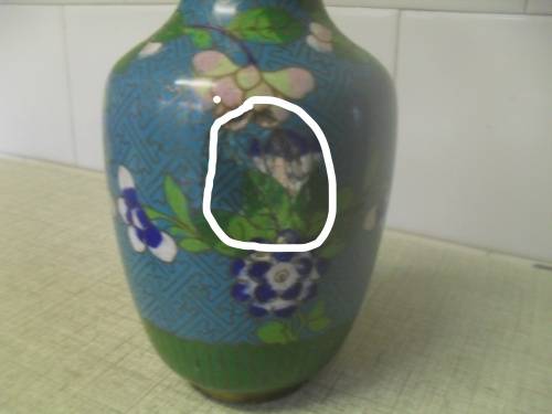 A VINTAGE CHINESE CLOISONNE  URN 17cm tall