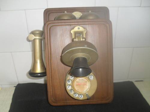 an ANTIQUE SIEMENS  WALL TELEPHONE - Pat. S/A 913  Pat328920 - no cord