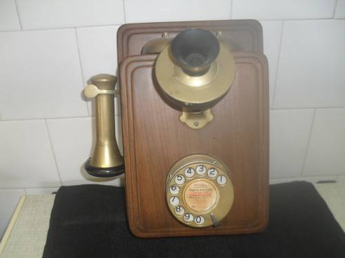 an ANTIQUE SIEMENS  WALL TELEPHONE - Pat. S/A 913  Pat328920 - no cord