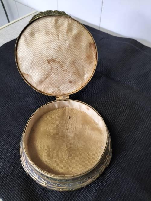 * FOOTED ANTIQUE METAL ORIENTAL JEWELLERY CASKET.