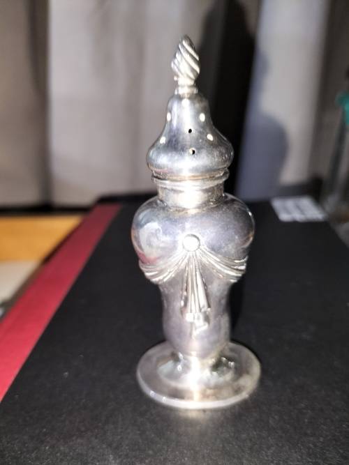 A VICTORIAN BIRMINGHAM SILVER PEPPERETTE.  21gms
