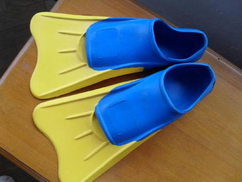 A PR OF MALAYSIA 9 - 11  (42 -43) FLOATING FINS