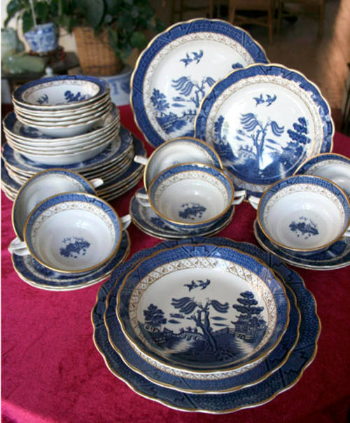 BOOTHS REAL OLD WILLOW 36 PIECE DINNER SERVICE - SEE PHOTOS!