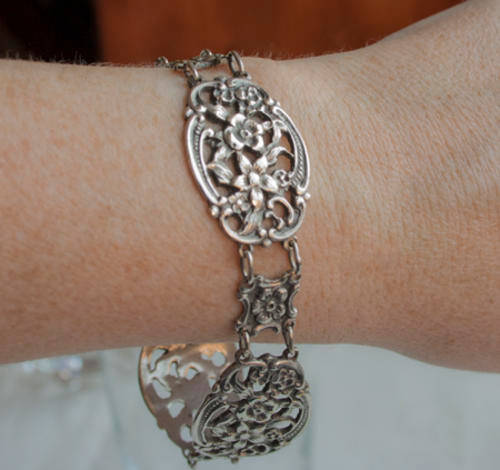VINTAGE SILVER PLATE BRACELET - c1940'S - FLOWER MOTIF - SEE PHOTOS!