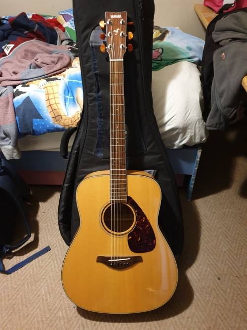 Yamaha acoustic guitar FG750s