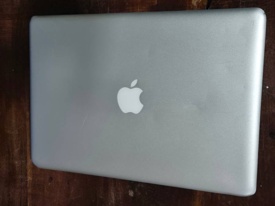 Apple Macbook 2012  - 13`  i5  with  SSD