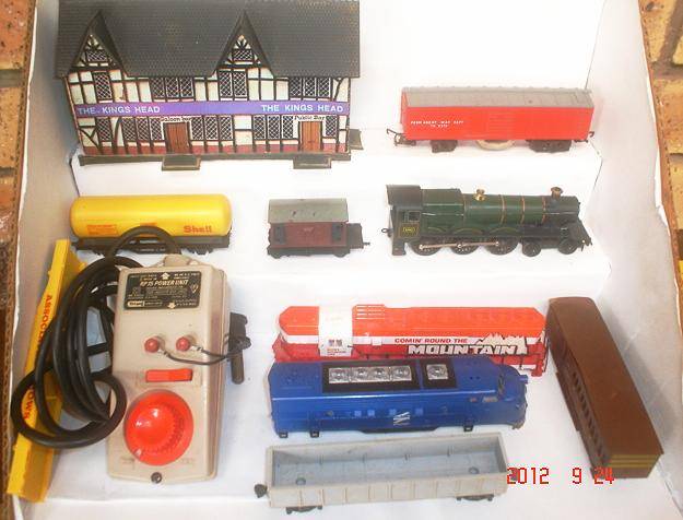 HO/OO TRAIN SCRAPYARD: 11pc incomplete mixed trains/equipment for repair or parts only.