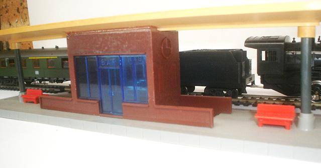 LIMA HO:  Station Roof with Platform in good unboxed condition. (Made in Italy)