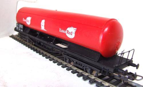 LIMA HO: ESSO Double Bogey Tanker Wagon in good used unboxed condition(Italy)
