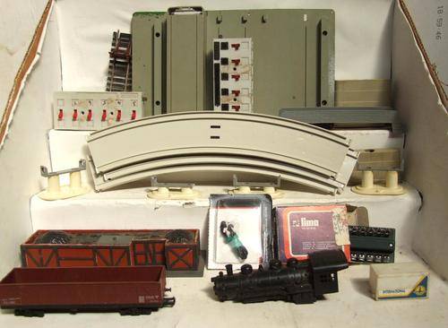 HO/OO  SCRAPYARD: 20pc scrapyard for repair or spares. Sold as scrap
