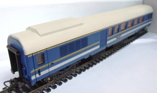 LIMA HO: Blue Train Composite Coach in good unboxed condition(Italy)