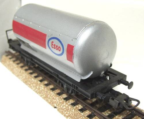LIMA HO: Vintage ESSO Oil  Tanker Wagon in good unboxed condition (Italy)
