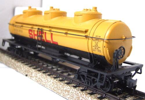 ATHEARN HO: 3 Dome SHELL Tank Car in  Very Good Assembled un-boxed condition (USA)