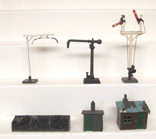 MARKLIN HO:  Track Side Scenery +Buildings in fair used condition.