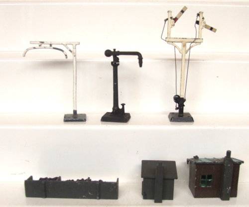 MARKLIN HO:  Track Side Scenery +Buildings in fair used condition.