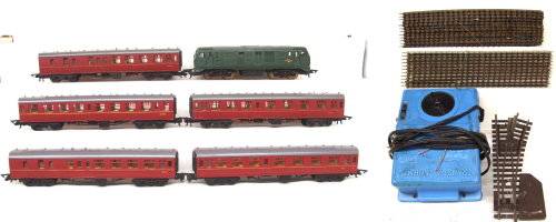PLAYCRAFT HO:Added Value English Passenger Set with Elect Loco in good un-boxed condition(French)