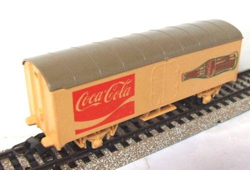 LIMA HO: COCA COLA Closed Wagon in fair used & un-boxed condition (Italy)