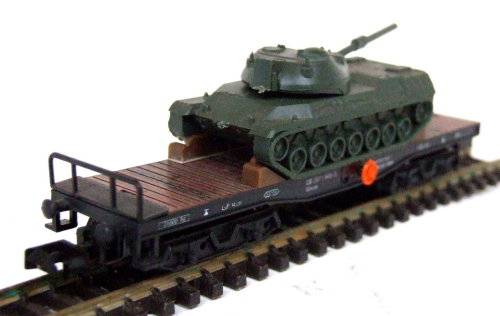 ARNOLD RAPIDO N: Detailed Low-bed Freight Wagon with Mil Tank in Good un-boxed condition (Germany)